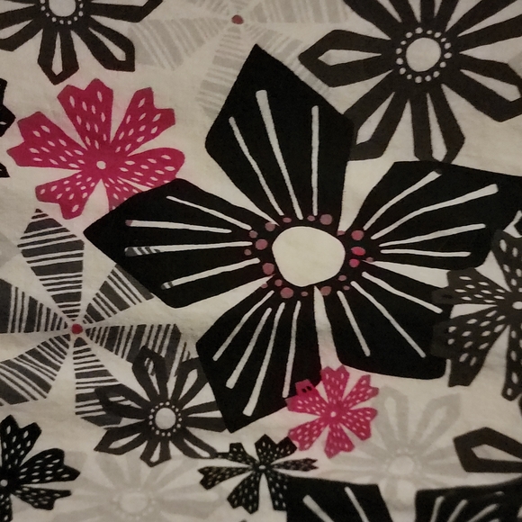 Black Floral MC^2 Scrub Top - Picture 2 of 8